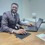 Oluwatosin Tolulope Ajidahun explica como a falta de vitamina A pode comprometer ovulação e espermatogênese.