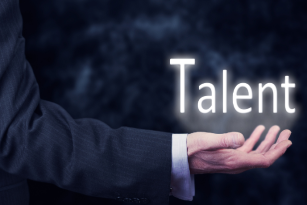 Alexandre Costa Pedrosa explica as distinções entre talento, genialidade e superdotação de forma clara e inspiradora.