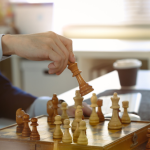 A gestão estratégica de crises começa com análise rápida, decisões baseadas em dados e comunicação assertiva — como reforça Bráulio Henrique Dias Viana.