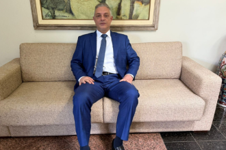 Leonardo Manzan explica de forma clara a diferença entre tributos diretos e indiretos e como cada um impacta o contribuinte.