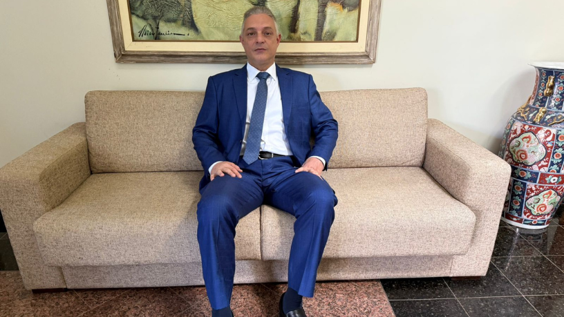 Leonardo Manzan explica de forma clara a diferença entre tributos diretos e indiretos e como cada um impacta o contribuinte.