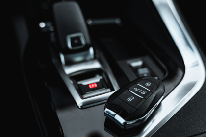 Carro híbrido movido a ar reacende debate sobre inovação alternativa e economia de combustível