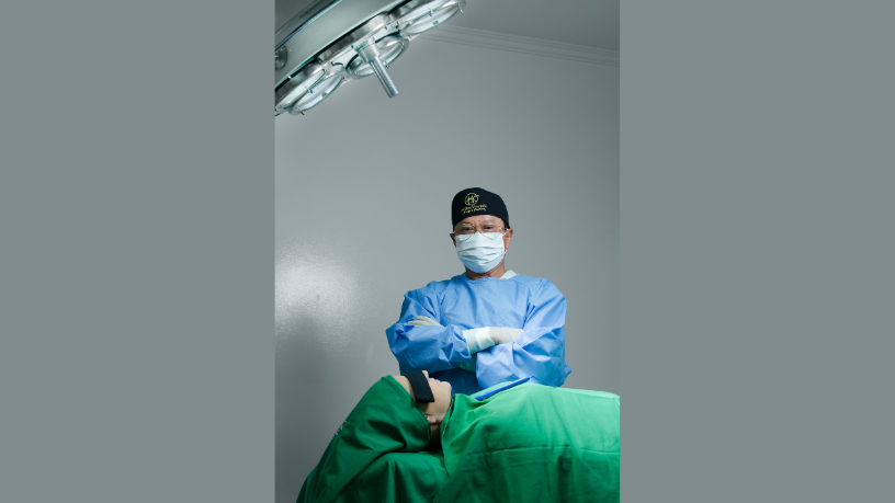 A cirurgia plástica moderna evolui com técnicas avançadas e foco em segurança, observa Milton Seigi Hayashi.