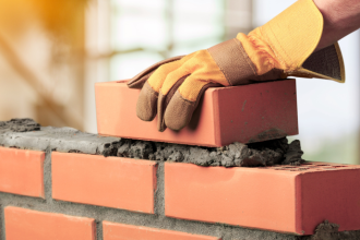 Vergas e contravergas em alvenaria têm papel estrutural essencial e exigem execução correta, como orienta Valderci Malagosini Machado.