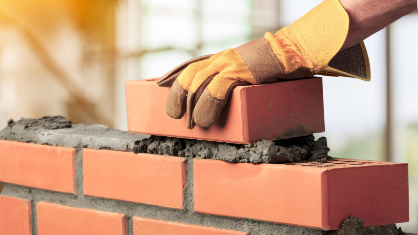 Vergas e contravergas em alvenaria têm papel estrutural essencial e exigem execução correta, como orienta Valderci Malagosini Machado.