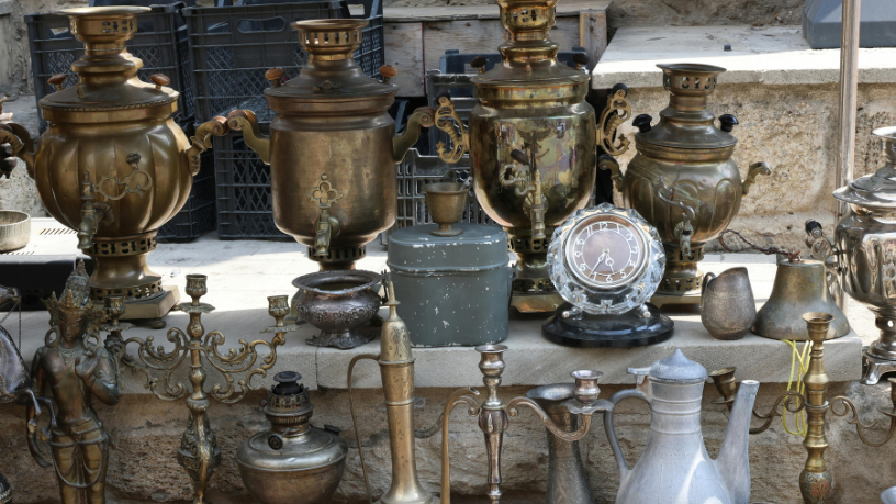 Descubra com Marcio André Savi os passos essenciais para começar uma coleção de antiguidades organizada e consciente.