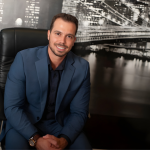 Felipe Rassi destaca a importância da análise jurídica em operações com créditos não performados para garantir segurança, transparência e eficiência nas negociações.