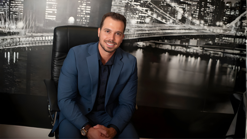 Felipe Rassi destaca a importância da análise jurídica em operações com créditos não performados para garantir segurança, transparência e eficiência nas negociações.